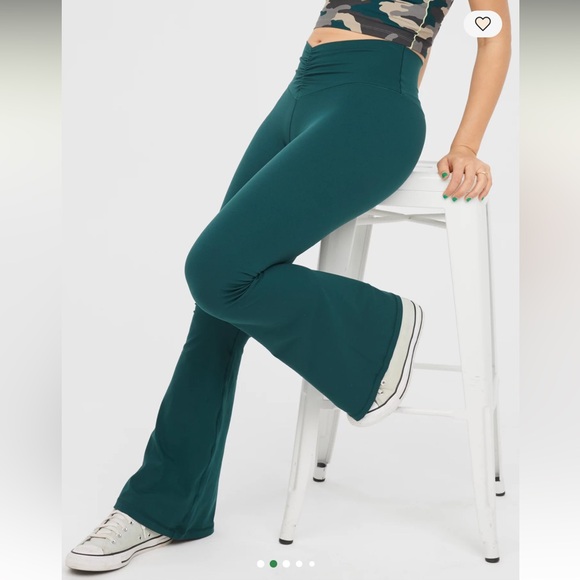 aerie Pants - Offline by Aerie Real Me Flare Hi-Rise Crossbody Leggings Size M Emerald Green